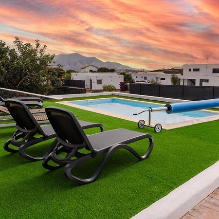 Villa Volcan2 Rural Private Pool La Oliva By Holidays Home Exterior photo